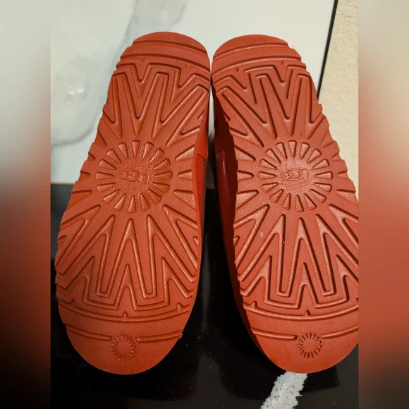 UGG Classic Clear Mini Boots Size 9 Like New MSRP $160 - Picture 11 of 11